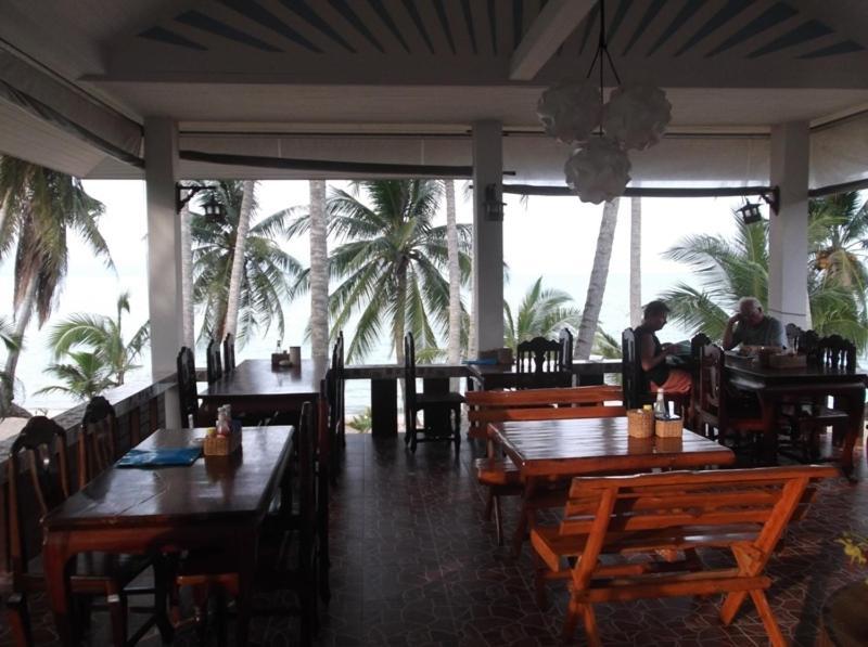 Hotel Palm Point Village *
