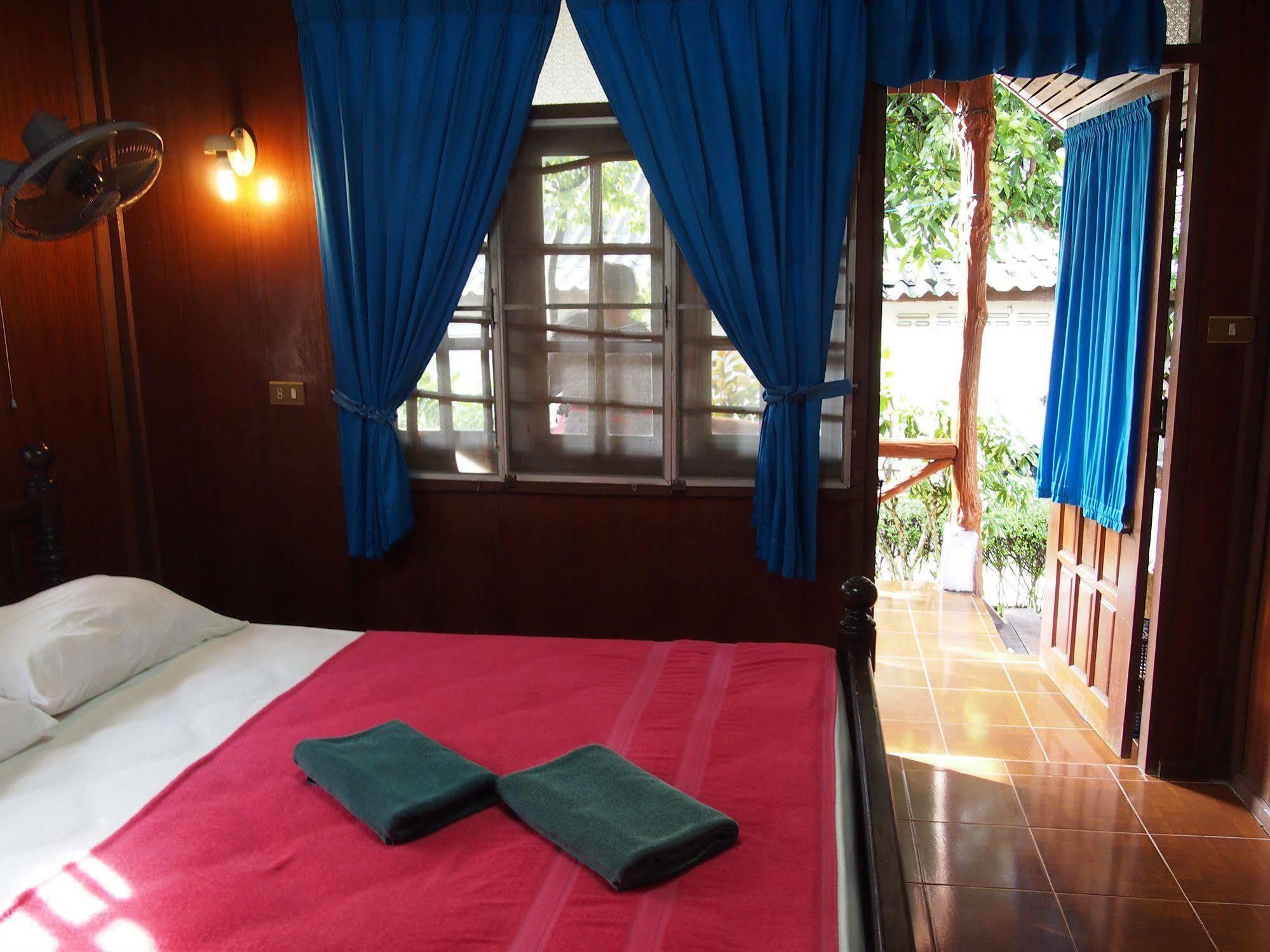 Hotel Palm Point Village *