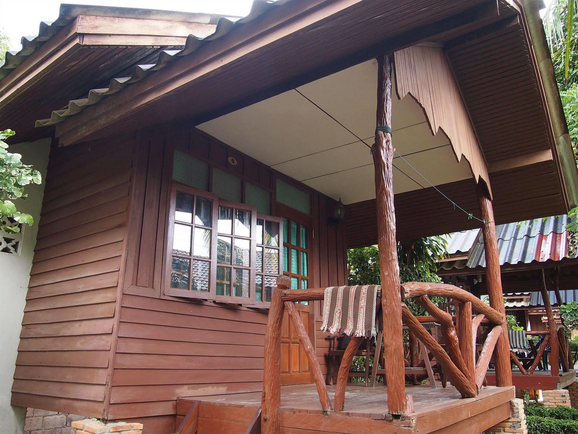 Palm Point Village Hotel *